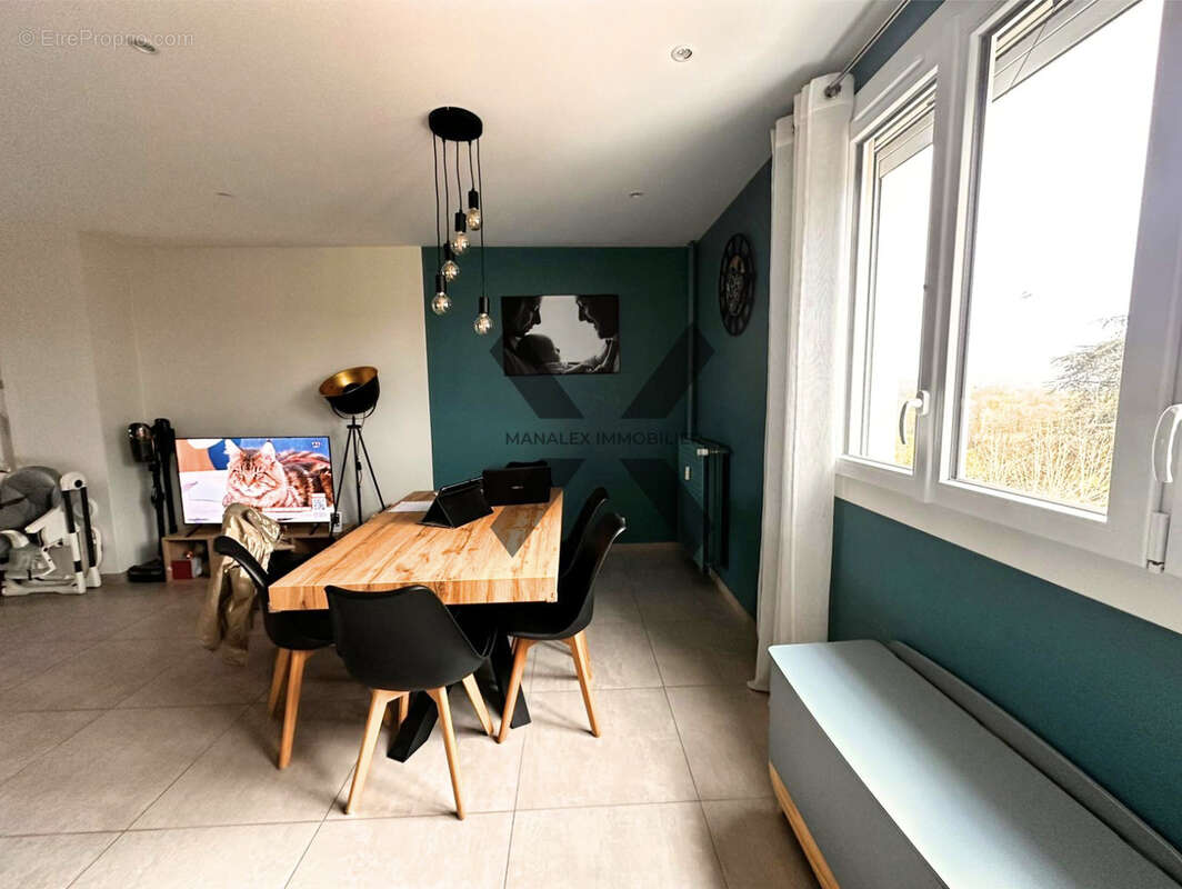 Appartement à LE COTEAU