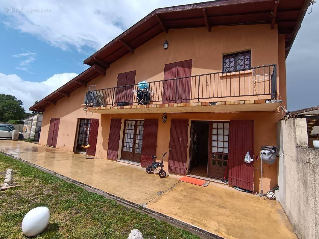 Maison à AMBARES-ET-LAGRAVE