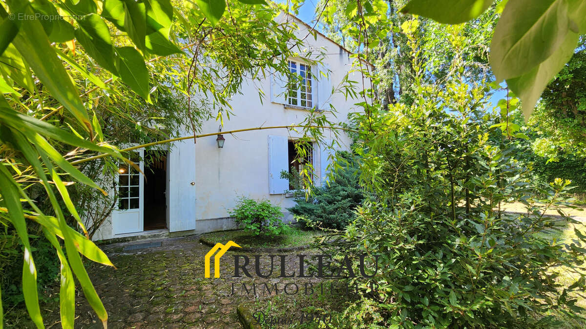Maison à LA LANDE-DE-FRONSAC