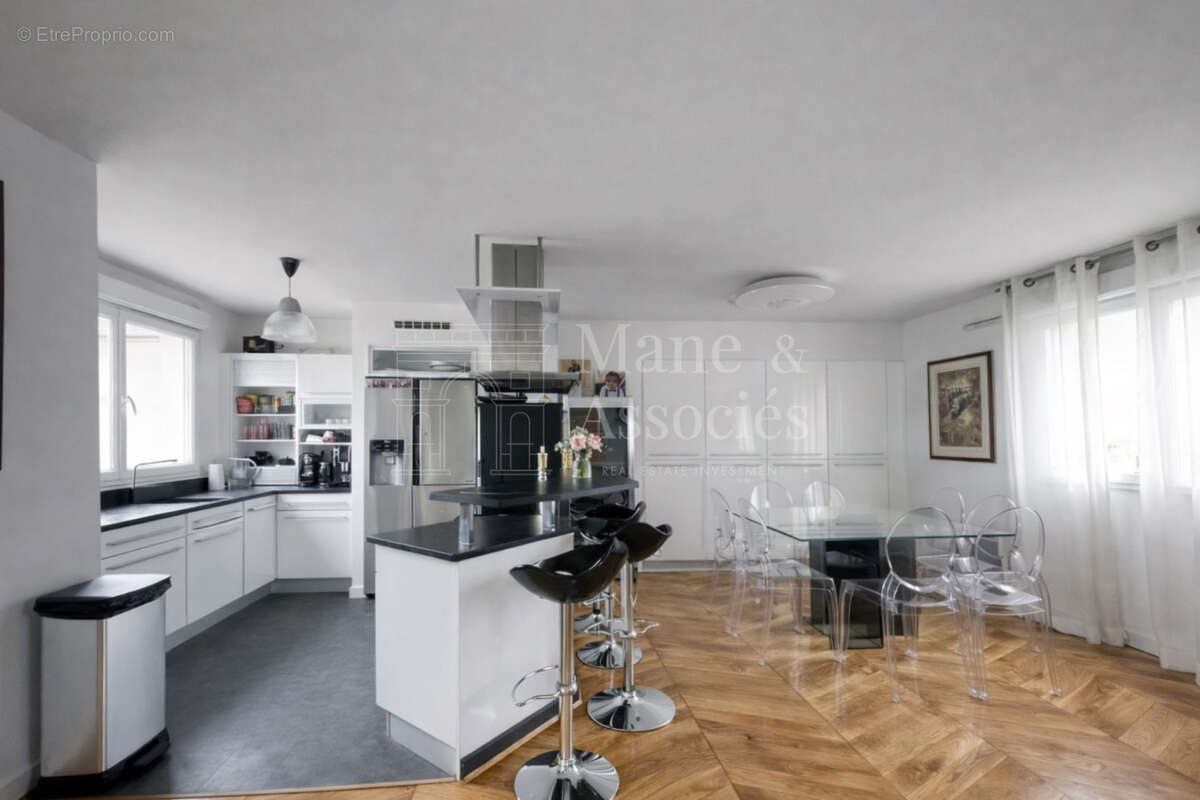Appartement à COURBEVOIE