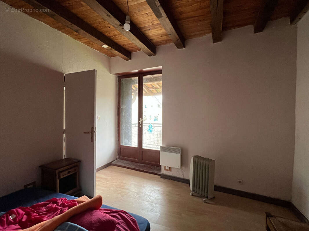 Maison à LUSSAC-LES-CHATEAUX