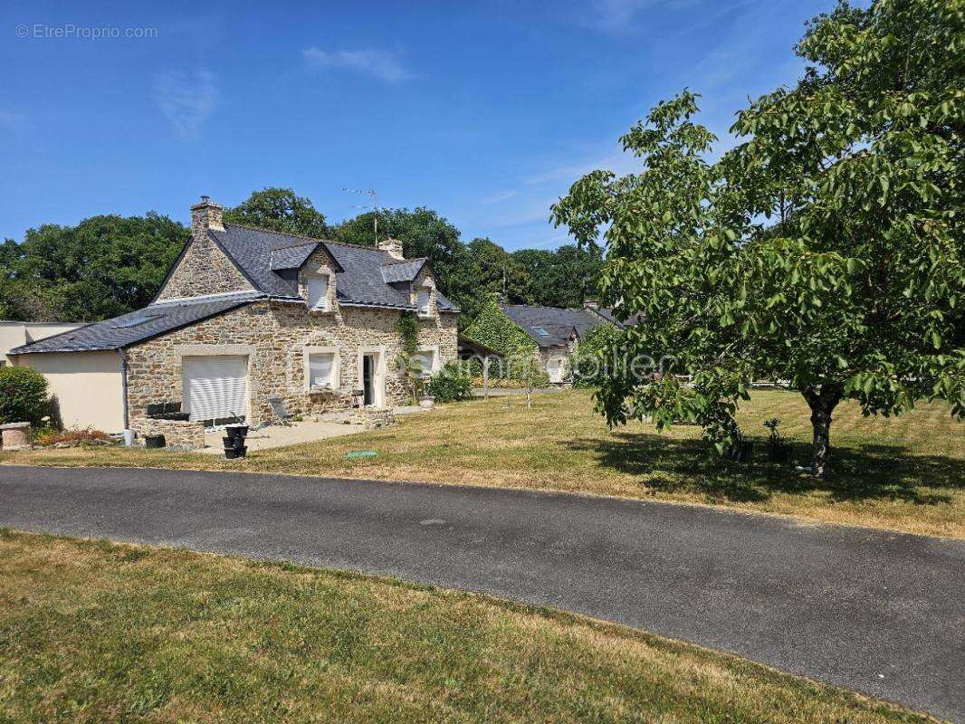 La maison idéale pour votre famille : 155 m², studio indépendant et grand jardin de 3 000 m² - photo 2