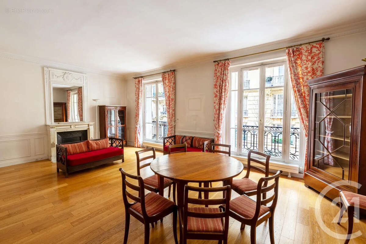 Appartement à NEUILLY-SUR-SEINE