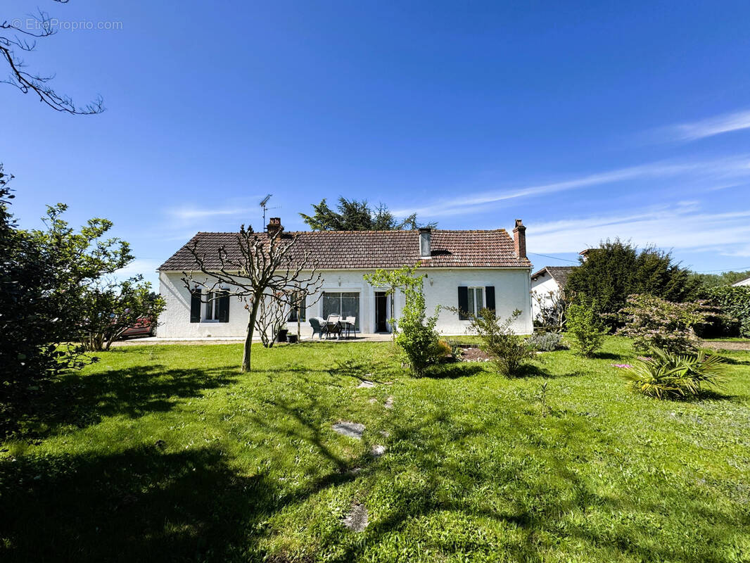 Maison à COURS-DE-PILE