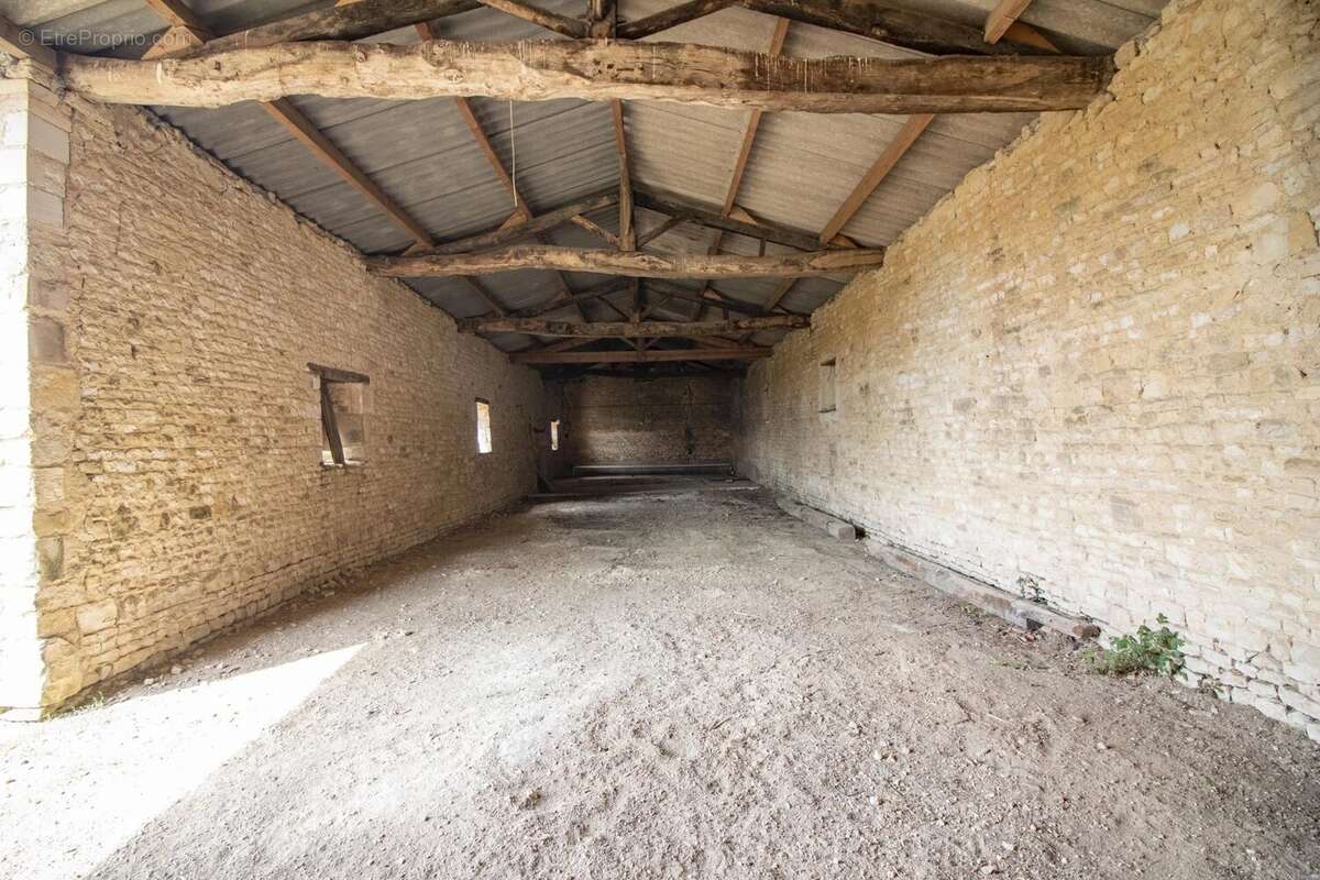 Château d’Exception avec Dépendances, Piscine et Jardin Paysager – Proche de St Jean d’Angély - photo 24