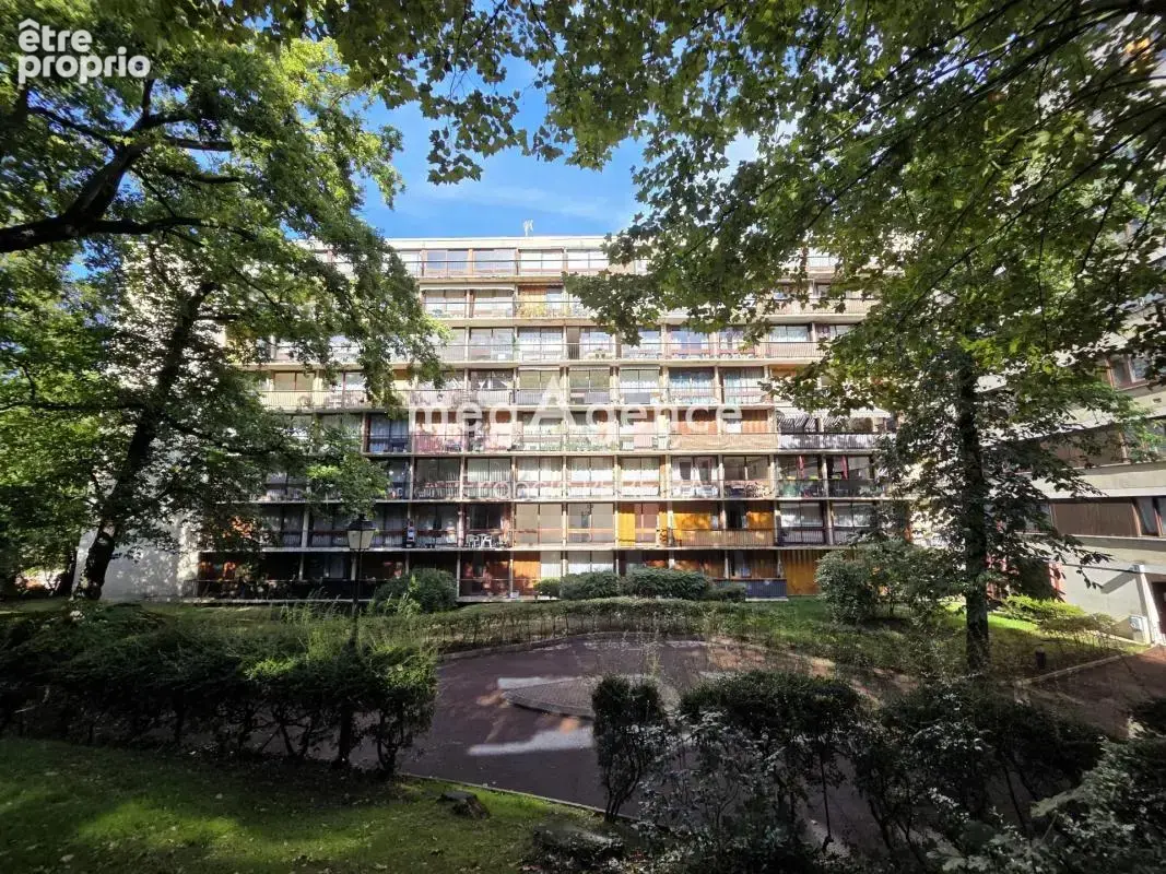 Appartement à FONTENAY-LE-FLEURY