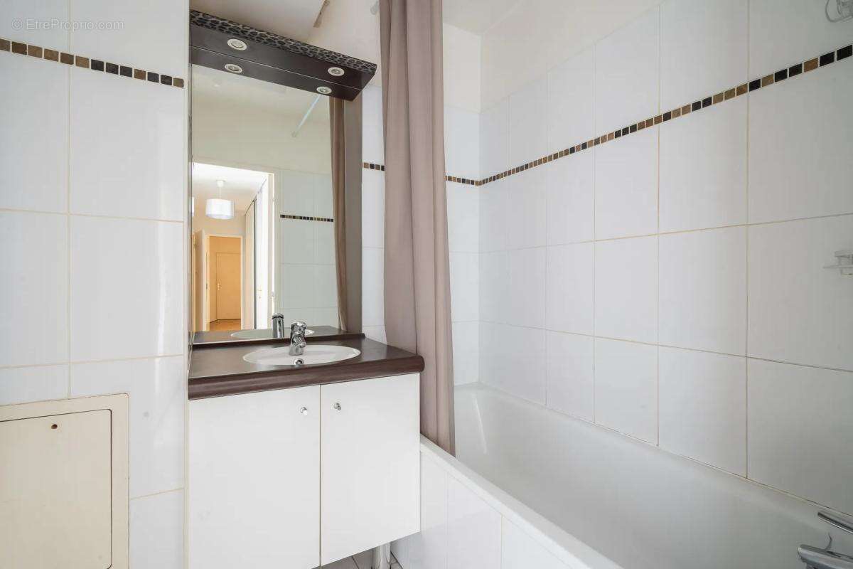 Appartement à LES PAVILLONS-SOUS-BOIS