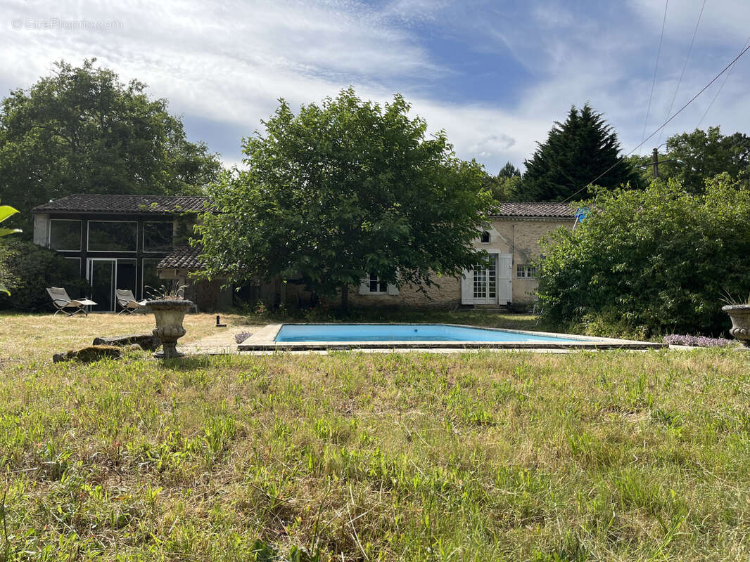 Maison à LEOGEATS