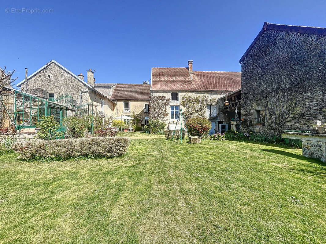 Maison à GRANCEY-LE-CHATEAU-NEUVELLE