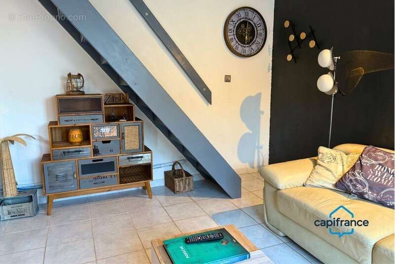 Maison à VIC-LA-GARDIOLE