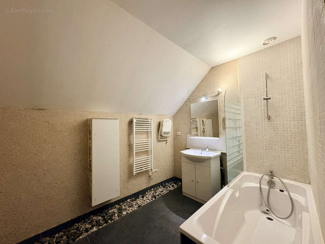 Maison familiale avec grand jardin et fort potentiel à Aoste - photo 15