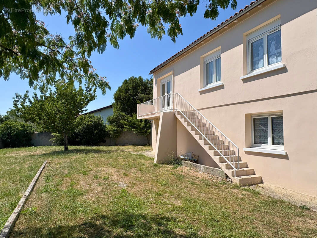 MAISON RÉNOVÉE avec jardin et garage, dans le quartier des Vauzelles à Cognac - photo 20