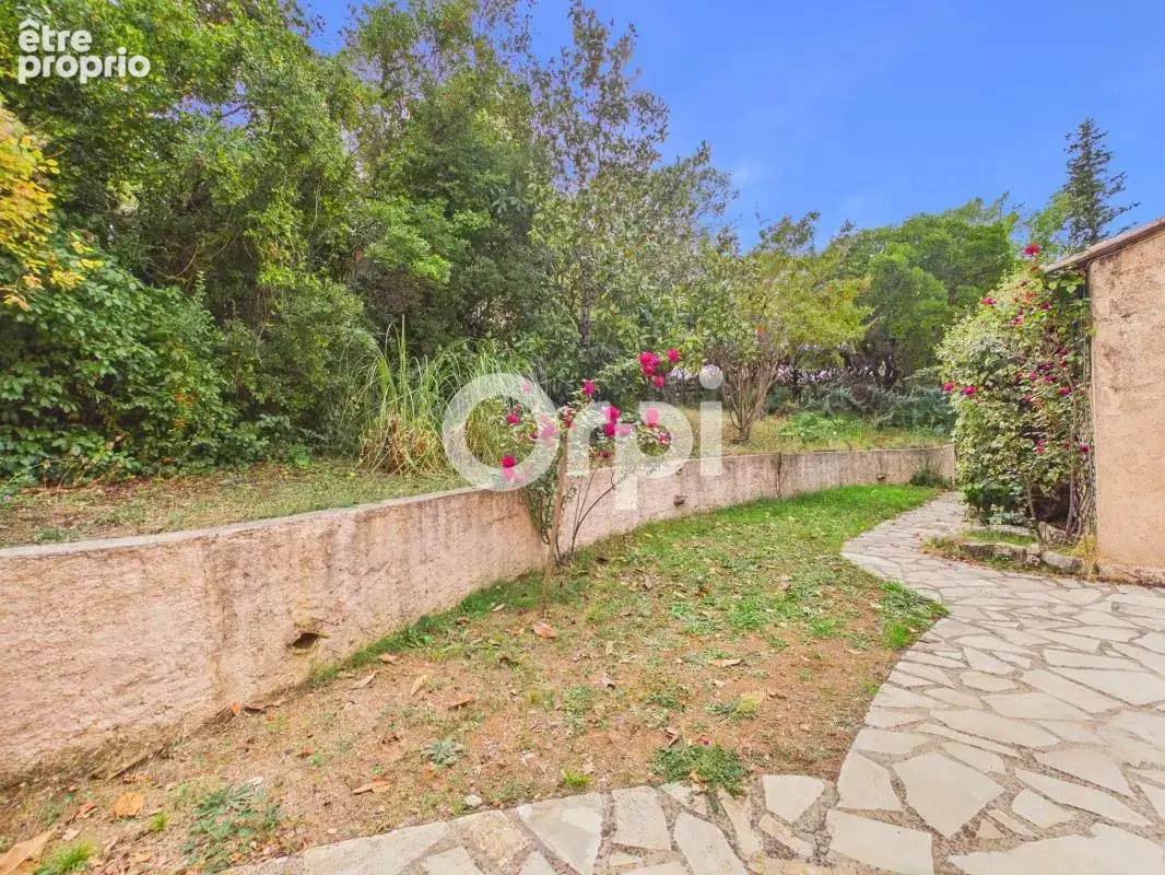 Plain pied - calme - jardin - proche village - photo 6