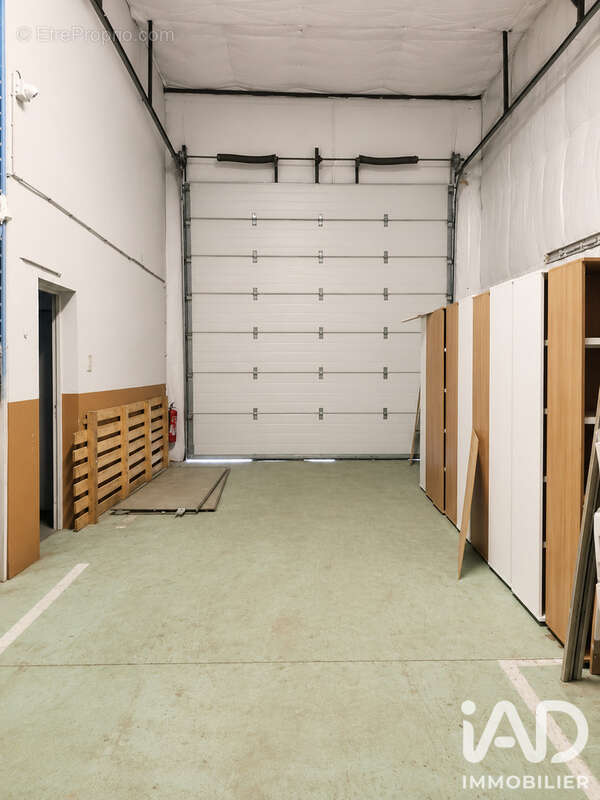 Commerce 2400 m² à Les Mureaux  - photo 5