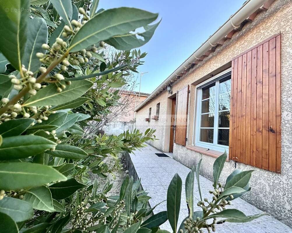 Maison à FONTVIEILLE