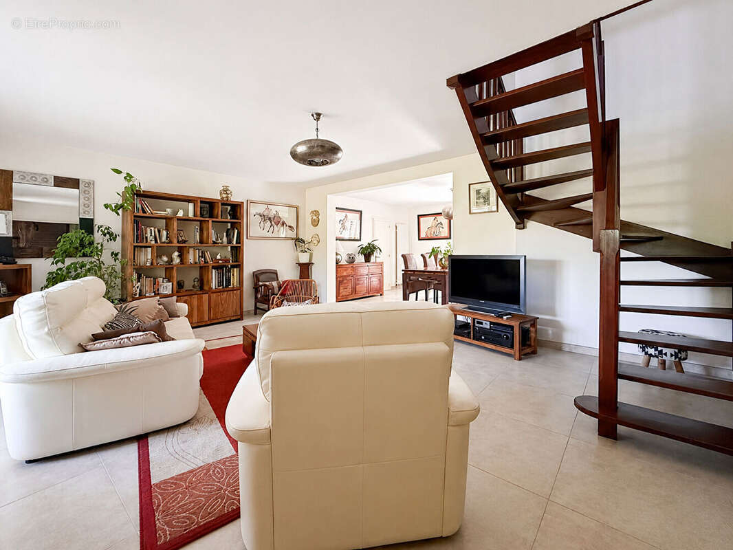 EXCLUSIVITÉ : Maison familiale bon état général au calme absolu à Magonty - photo 6