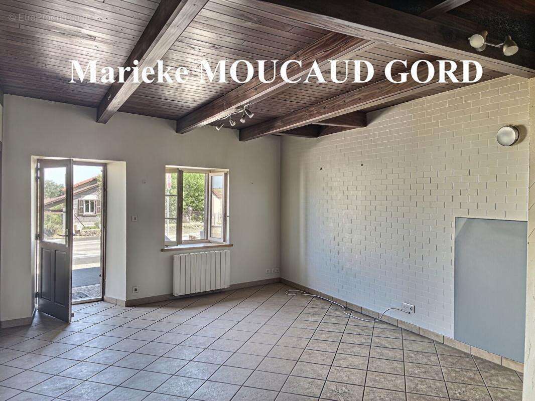 TIRANGES 43530 Belle maison de village 102m² 3 chambres, cour et garage 96 000 - photo 4
