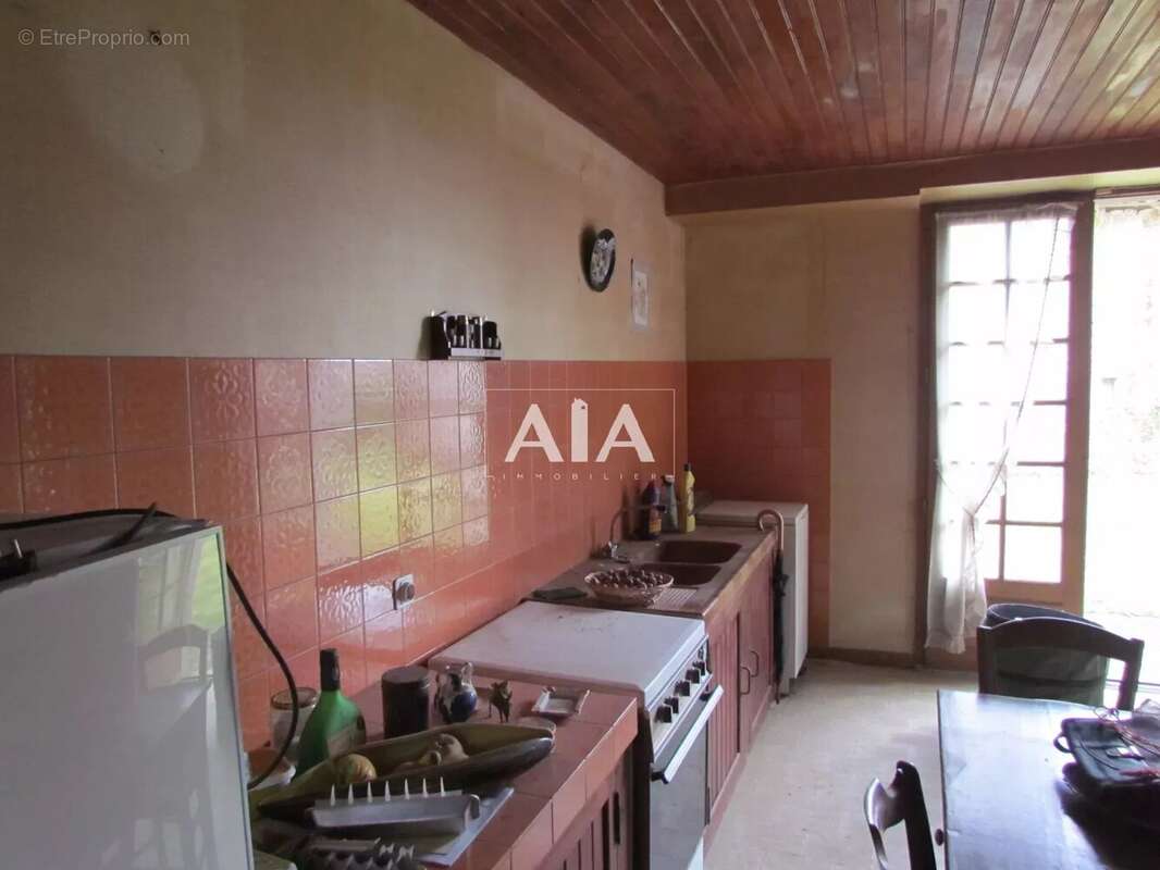 Maison à LES ADJOTS