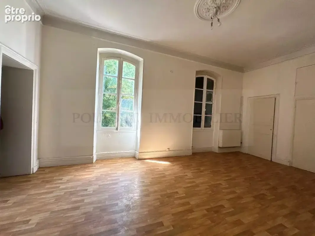 Propriété en pierre du XVIIIe siècle de 540 m² avec dépendances et jardin de 1989 m². - photo 5