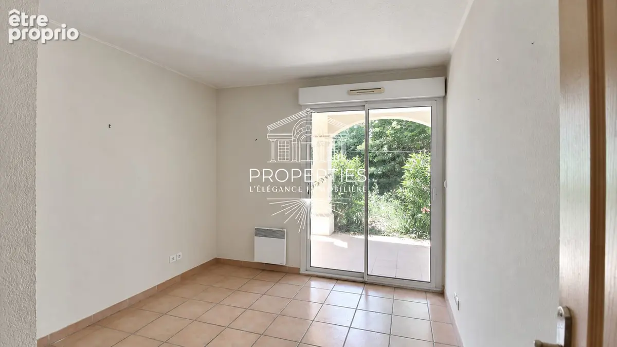 Le lavandou -  centre ville - t5 118 m² - rez de jardin 365m² - garage - photo 4