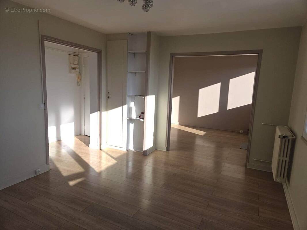 Appartement à LES CLAYES-SOUS-BOIS