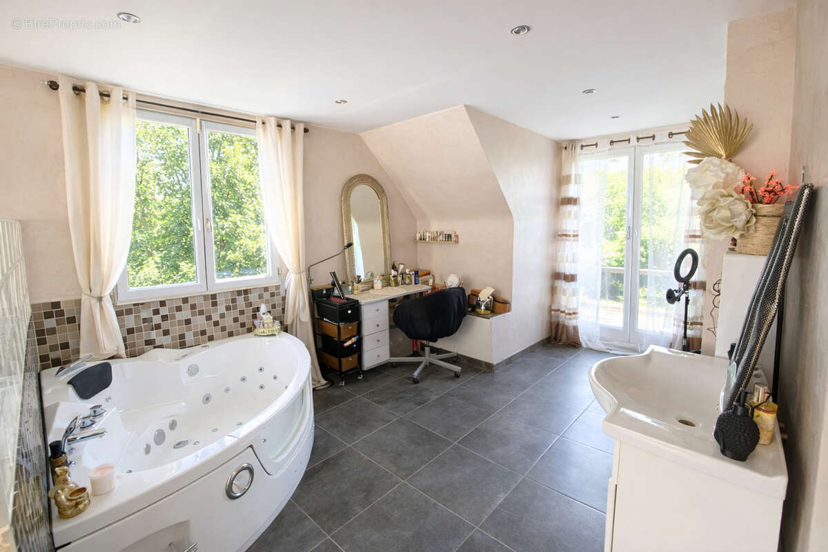 Maison à GRISY-SUISNES