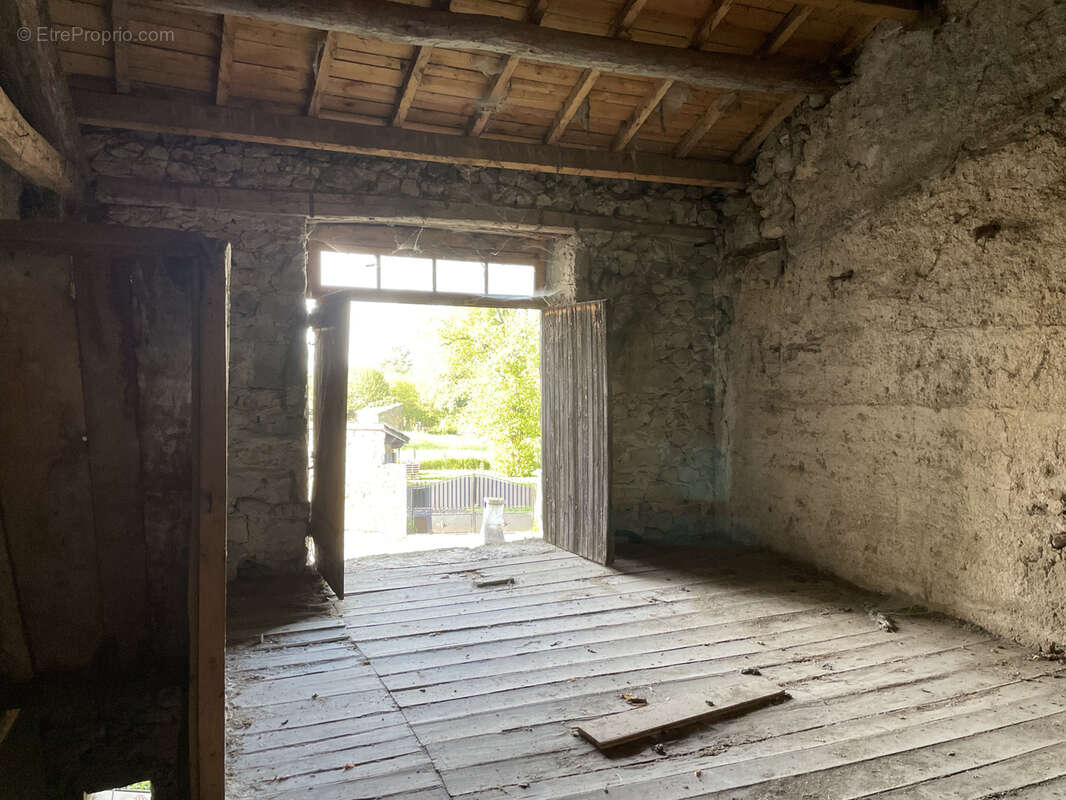 Maison en pierre avec exterieur - photo 3