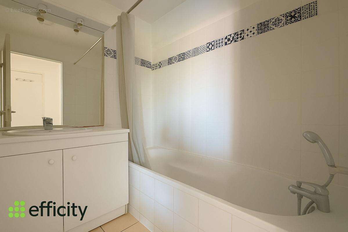 Appartement à SIX-FOURS-LES-PLAGES