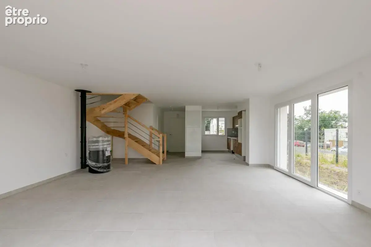 Maison avec jardin et garage - photo 4