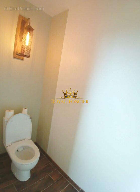 Maison 165 m² à Dange-Saint-Romain  - photo 8