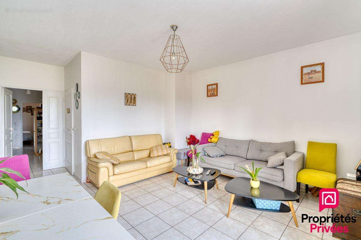 T4 traversant, lumineux avec balcon - Garage fermé possible - photo 2