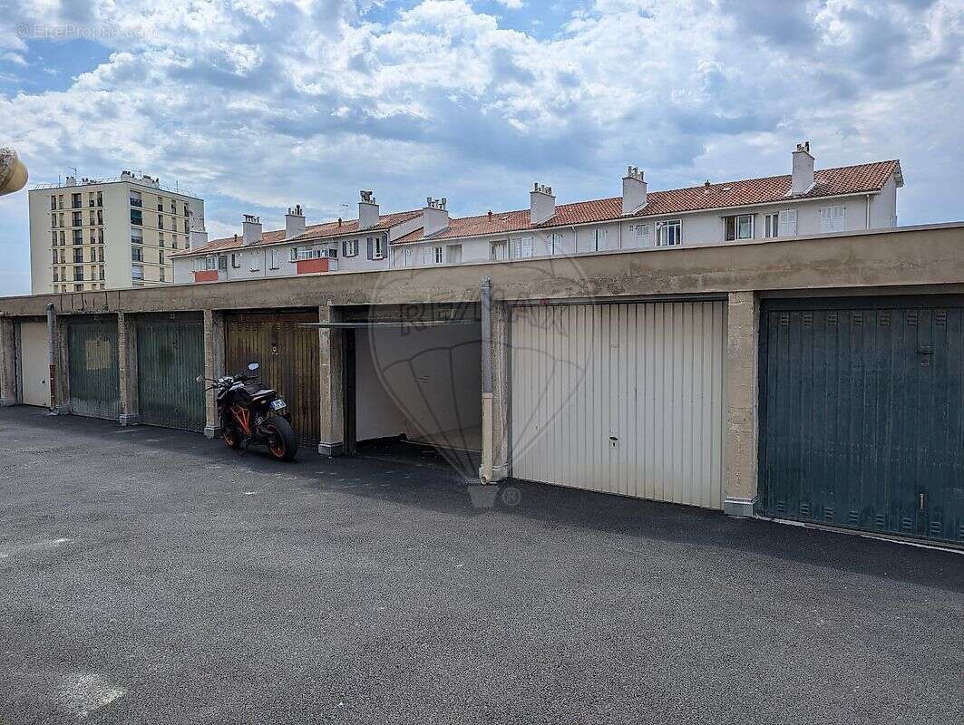 Parking à MARSEILLE-4E