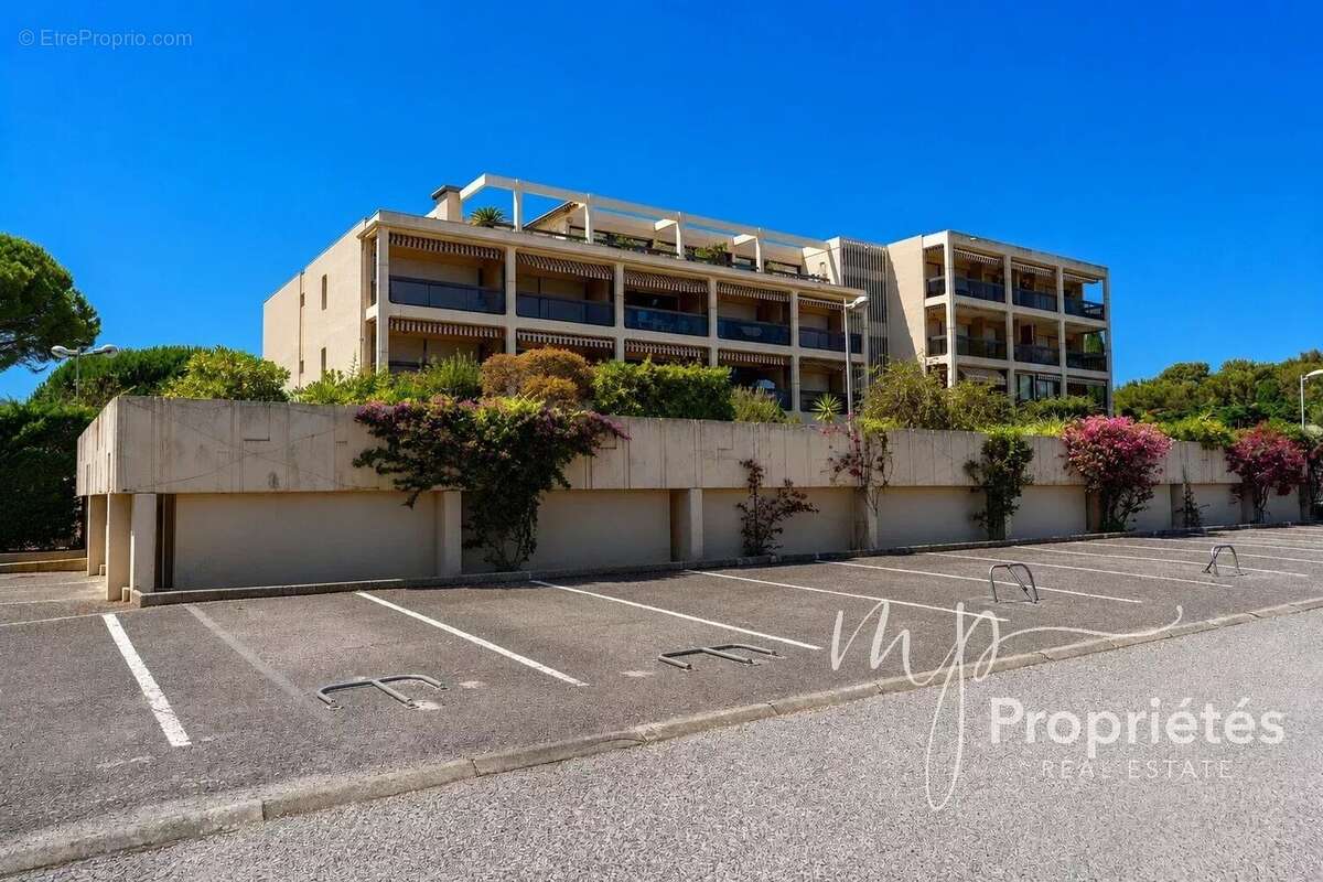 À vendre – Bormes-les-Mimosas / La Favière : charmant studio à 7 minutes à pied de la plage - photo 9