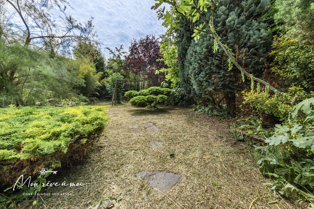 Maison de 168m2 lumineuse et au calme avec piscine, jardin et parkings - photo 16