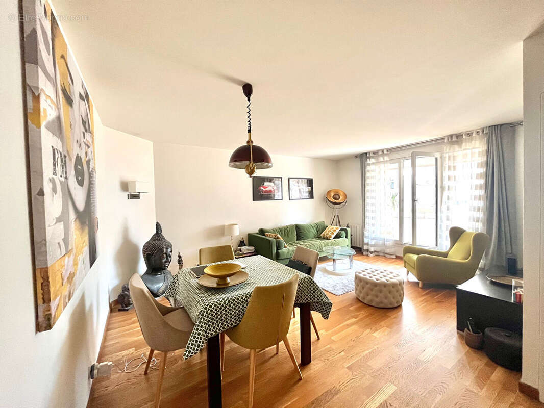 Appartement à COURBEVOIE