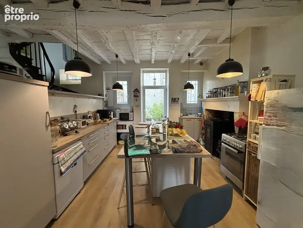 Maison de ville entièrement rénovée sur un terrain de 997m² - photo 4