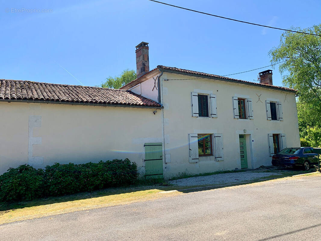 Maison à CHAMPAGNE-MOUTON