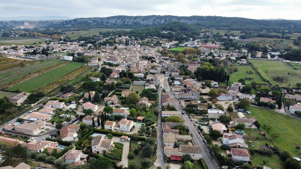 Terrain à SAINT-LAURENT-DES-ARBRES