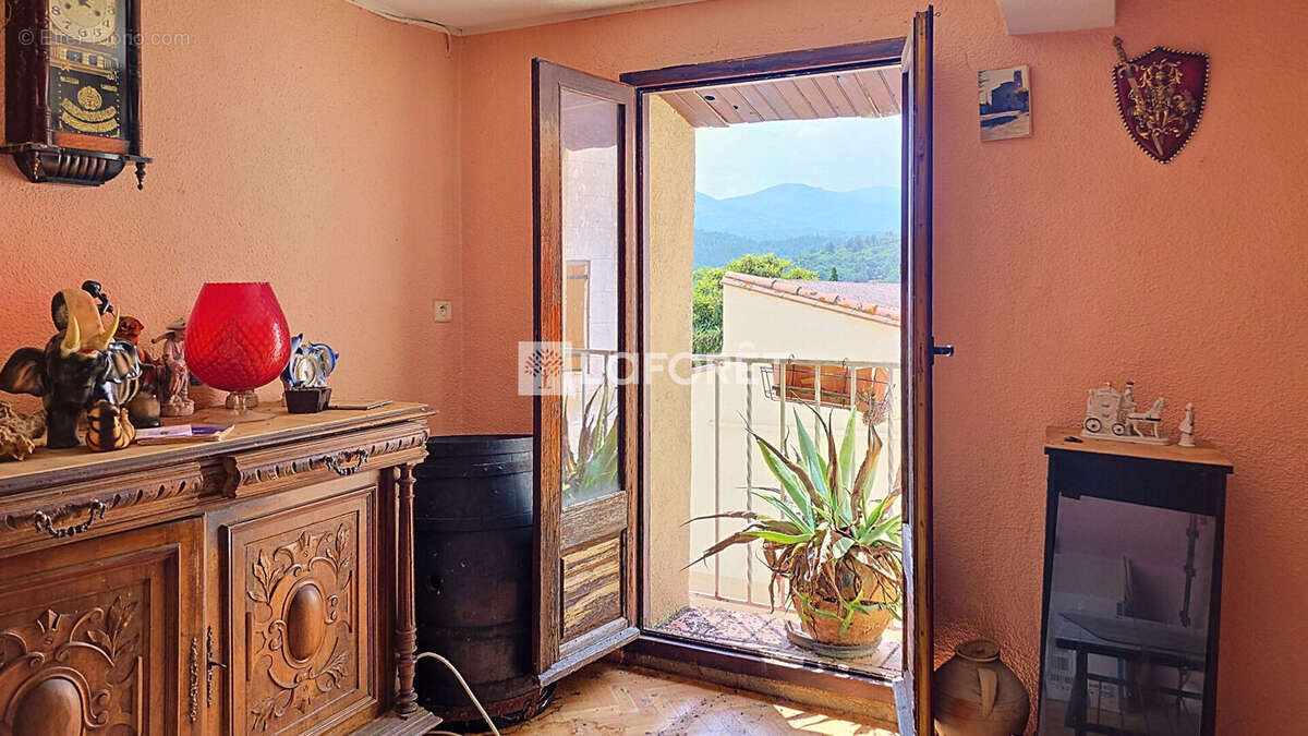 Un panorama à couper le souffle, un terrasse couverte pour cette maison à rénover - photo 2