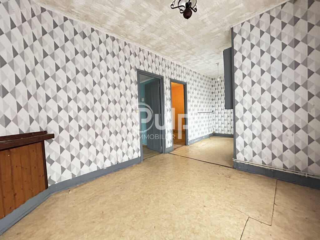 Maison à FRESNICOURT-LE-DOLMEN