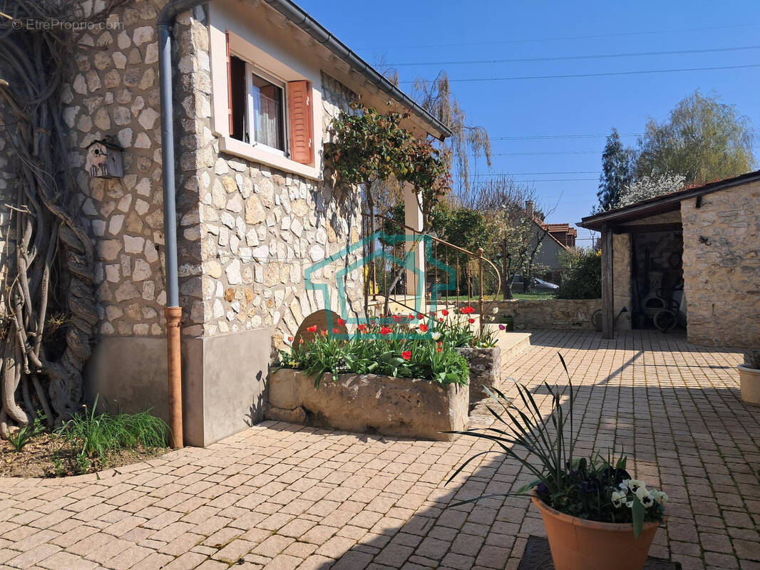 Maison à THOIRY