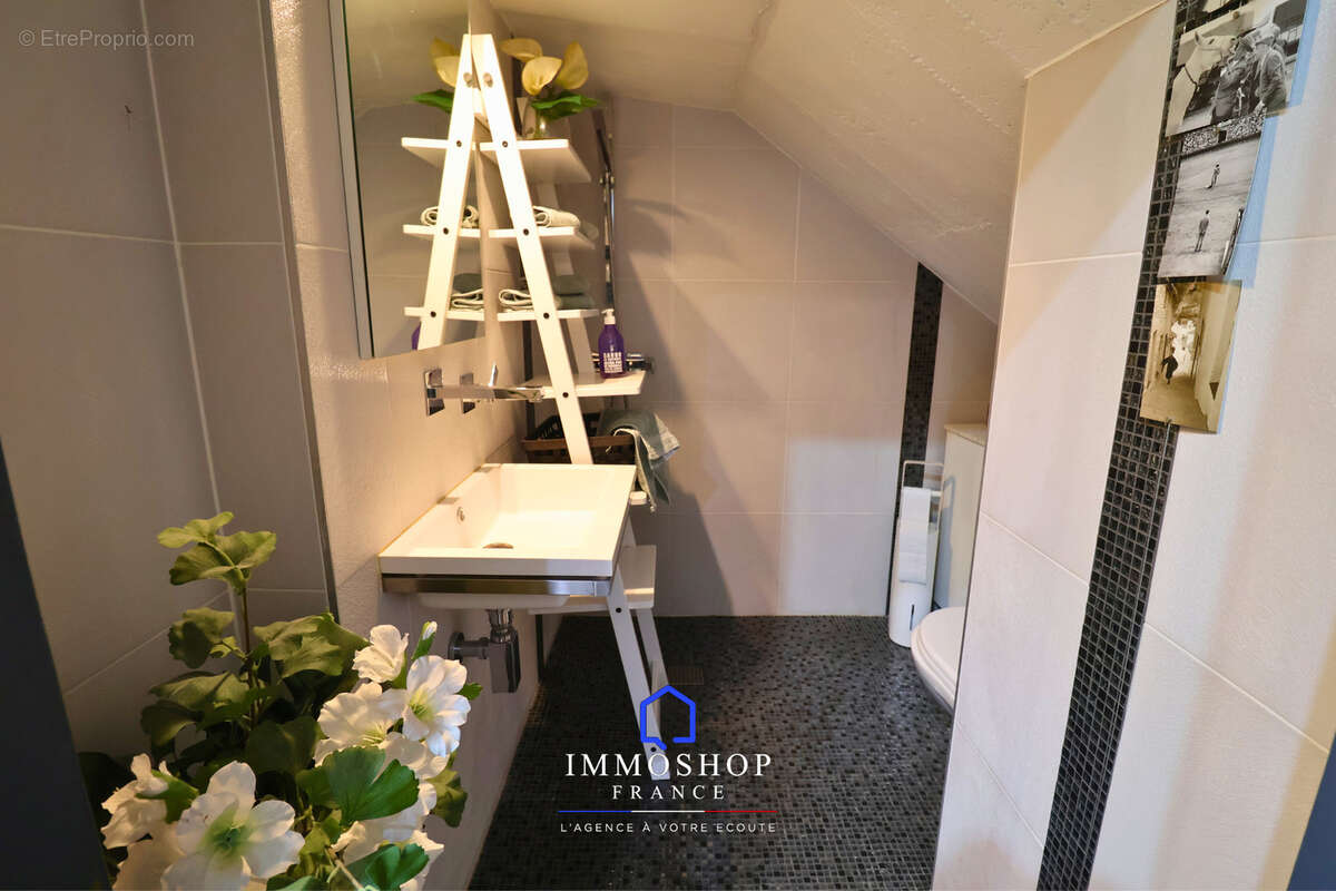 Commerce à ROQUEFORT-LA-BEDOULE