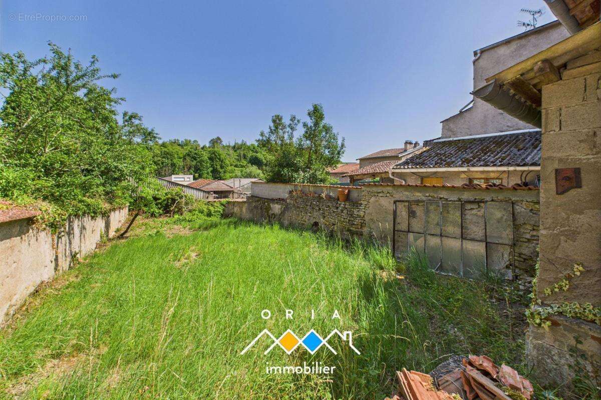 Maison à THIAUCOURT-REGNIEVILLE