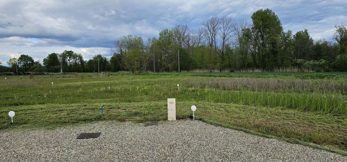 Terrain à bâtir de 740 m² à MARSAC (16) - photo 2