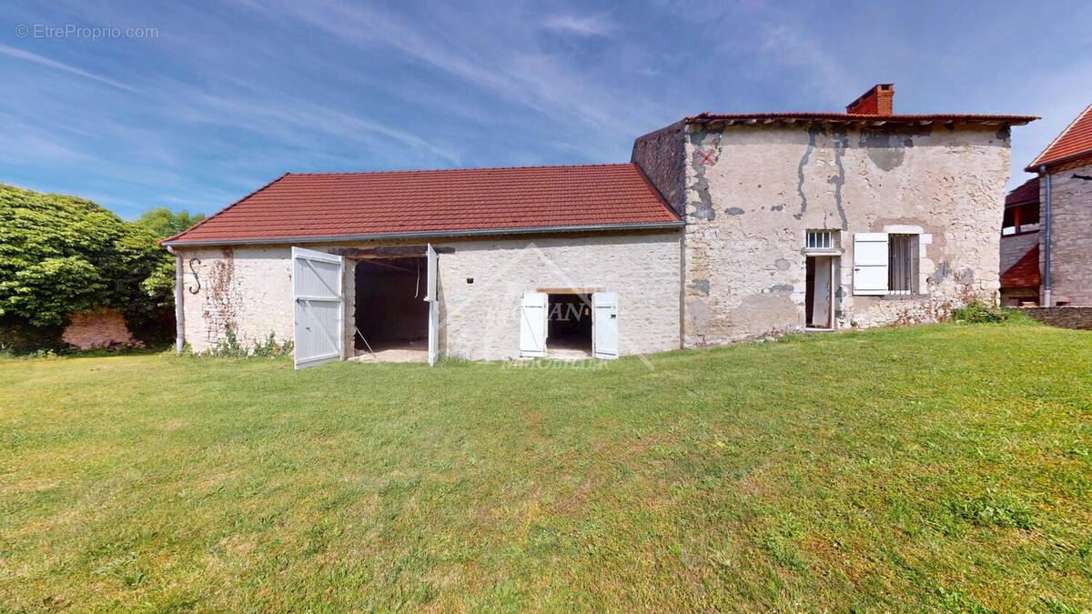 Maison à EBREUIL
