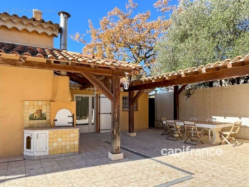 Belle villa provençale rénovée avec vue sur les collines  à BAGNOLS EN FORET (83) - photo 8