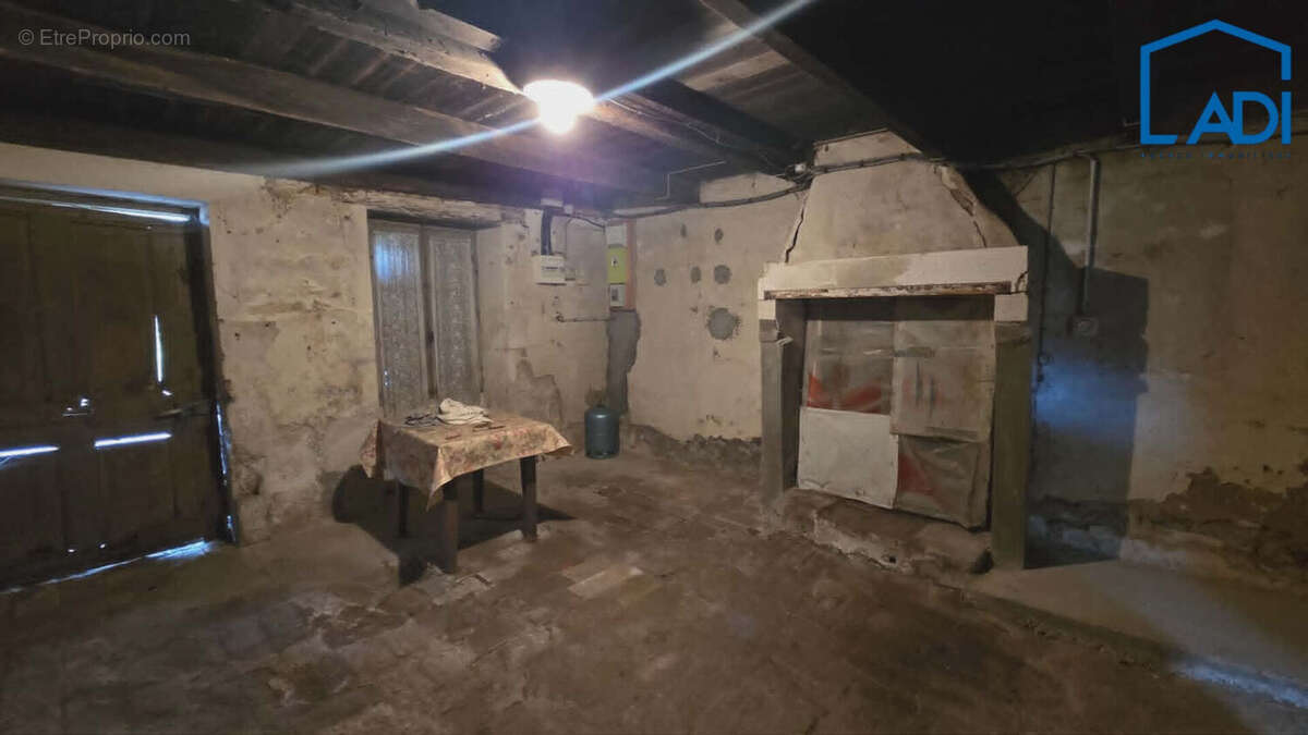 Maison à EXIREUIL