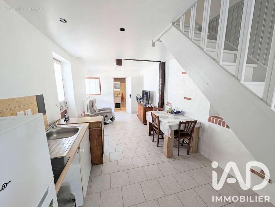 Maison 35 m² à Lorris  - photo 2