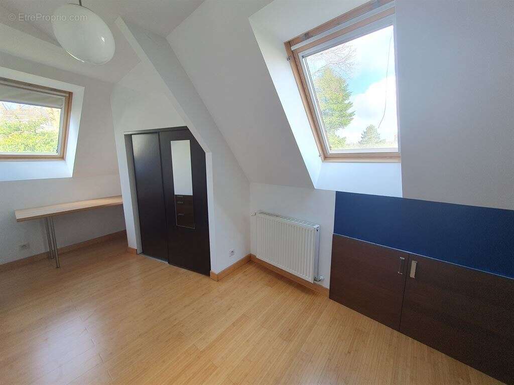 Maison à MARNES-LA-COQUETTE