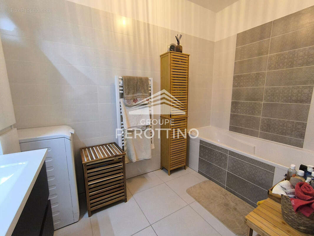 Appartement à PEYNIER